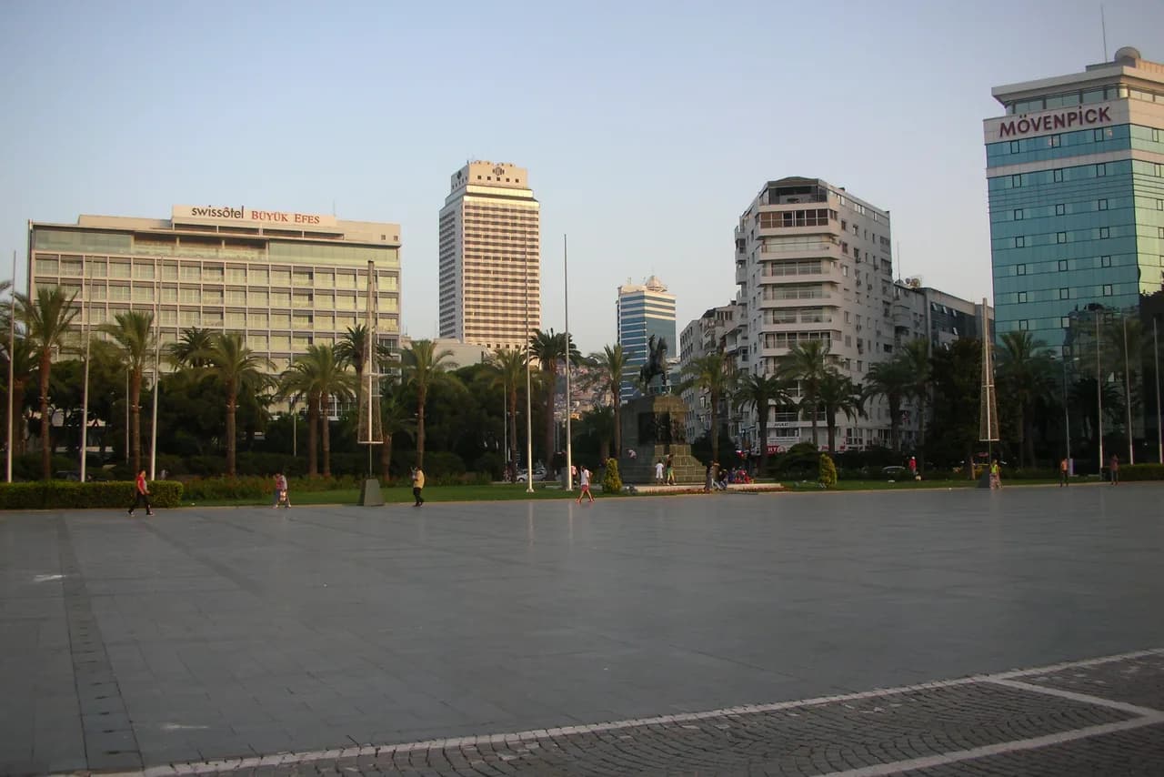 Izmir, Egeanmeri — matkakohde