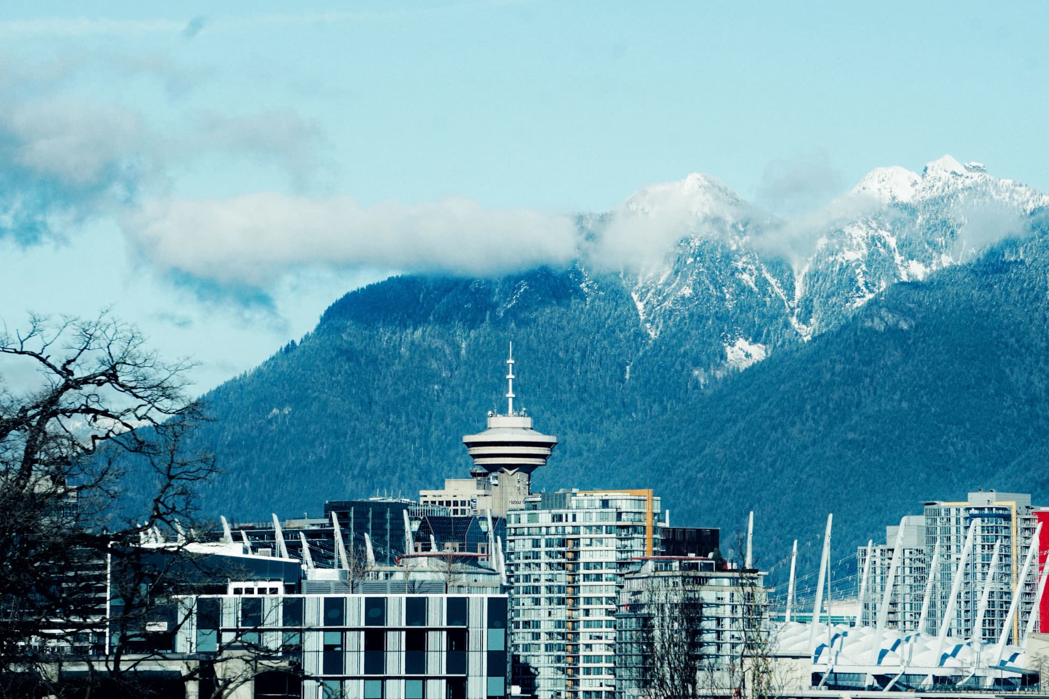 Vancouverin keskusta ja vuoret