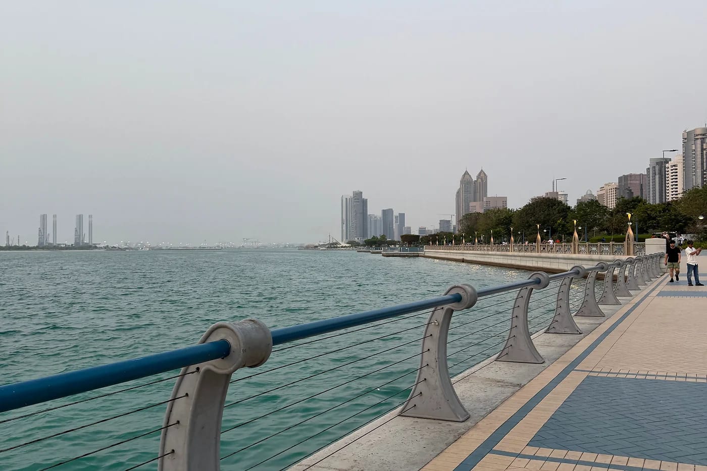 Abu Dhabin Corniche-rantabulevardi