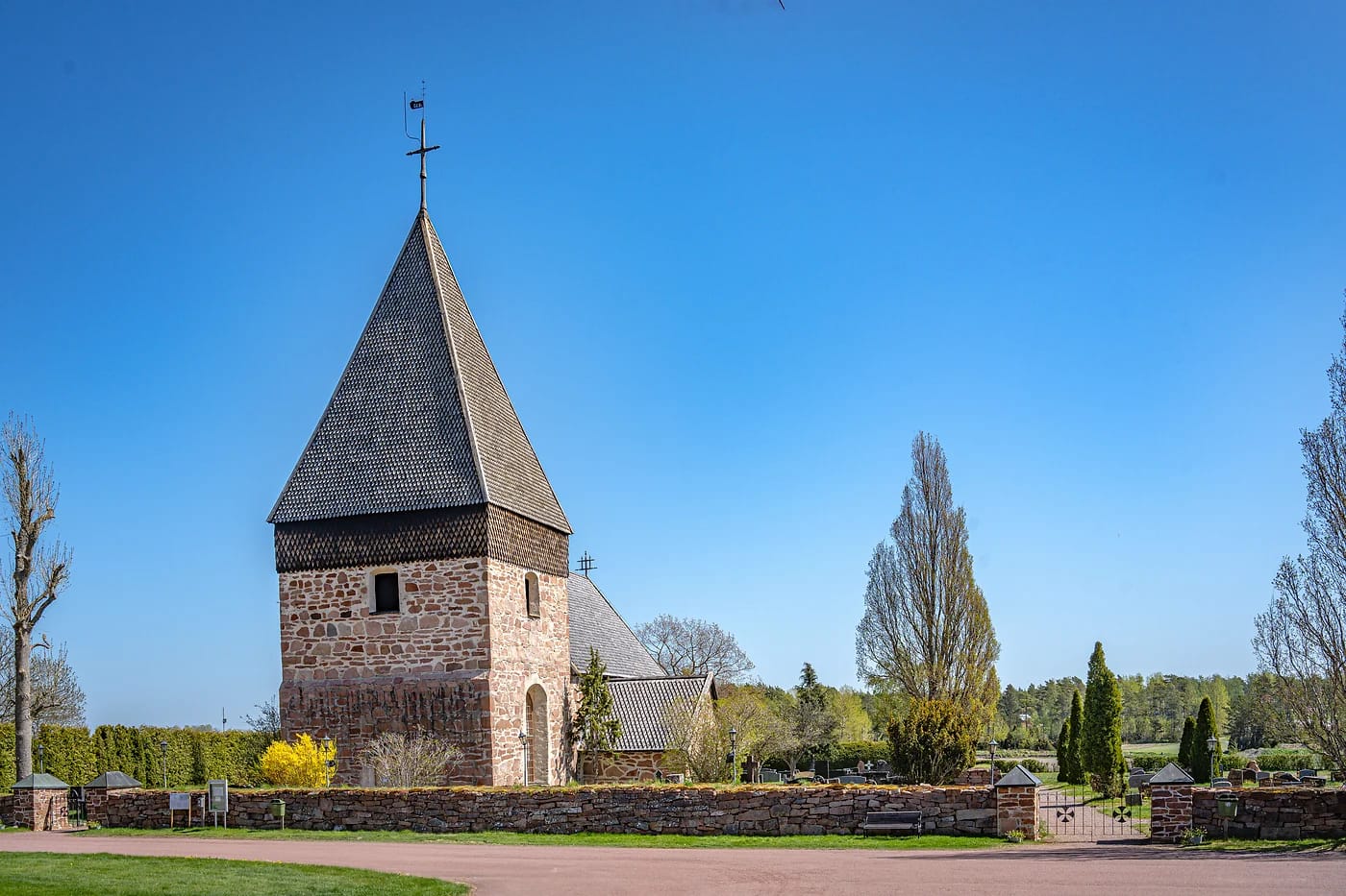 Eckerön keskiaikainen kivikirkko