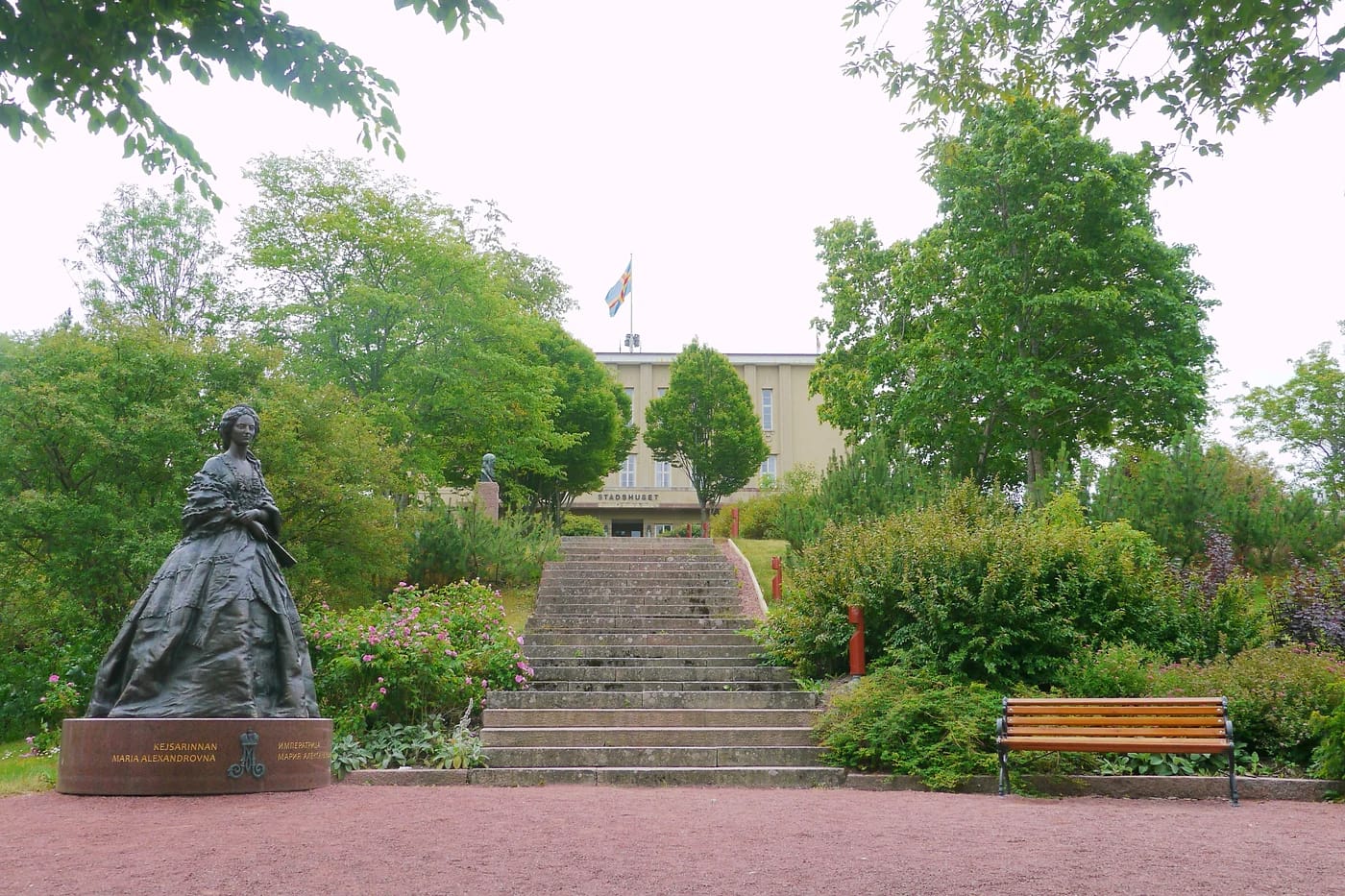 Maarianhaminan puisto ja Maria Aleksandrovnan patsas