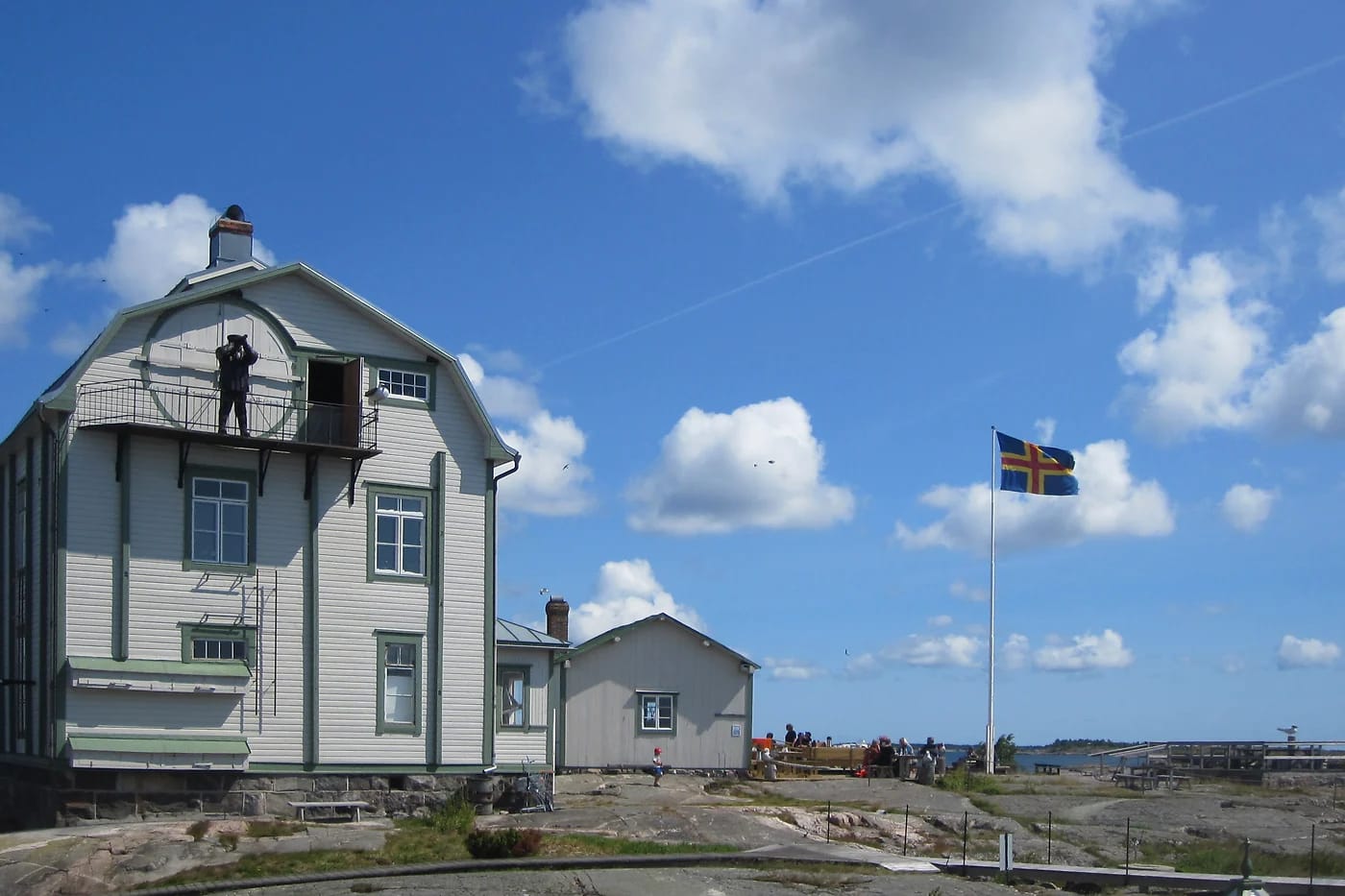 Kobba Klintarin luotsiasema ja Ahvenanmaan lippu