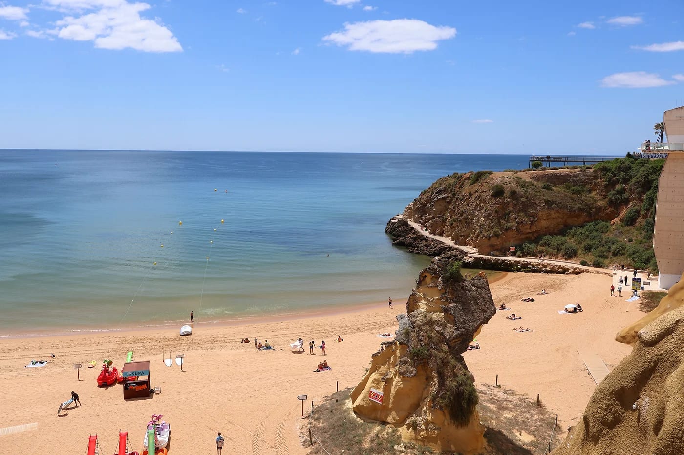 Praia da Rochan ranta ja kalliot