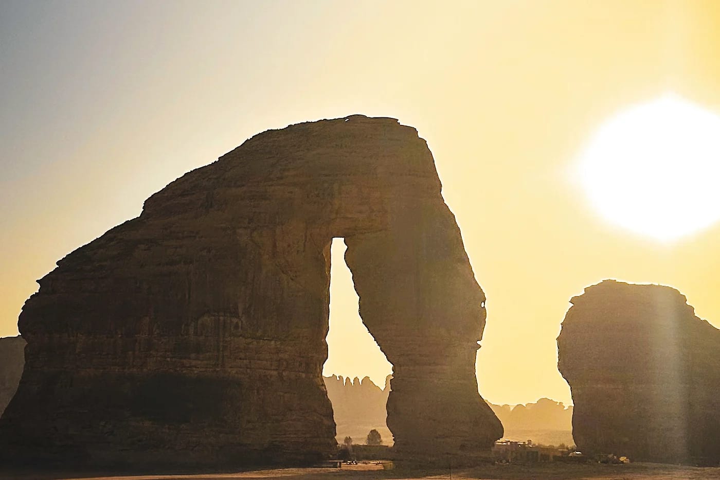 Elephant Rock auringonlaskussa AlUlassa