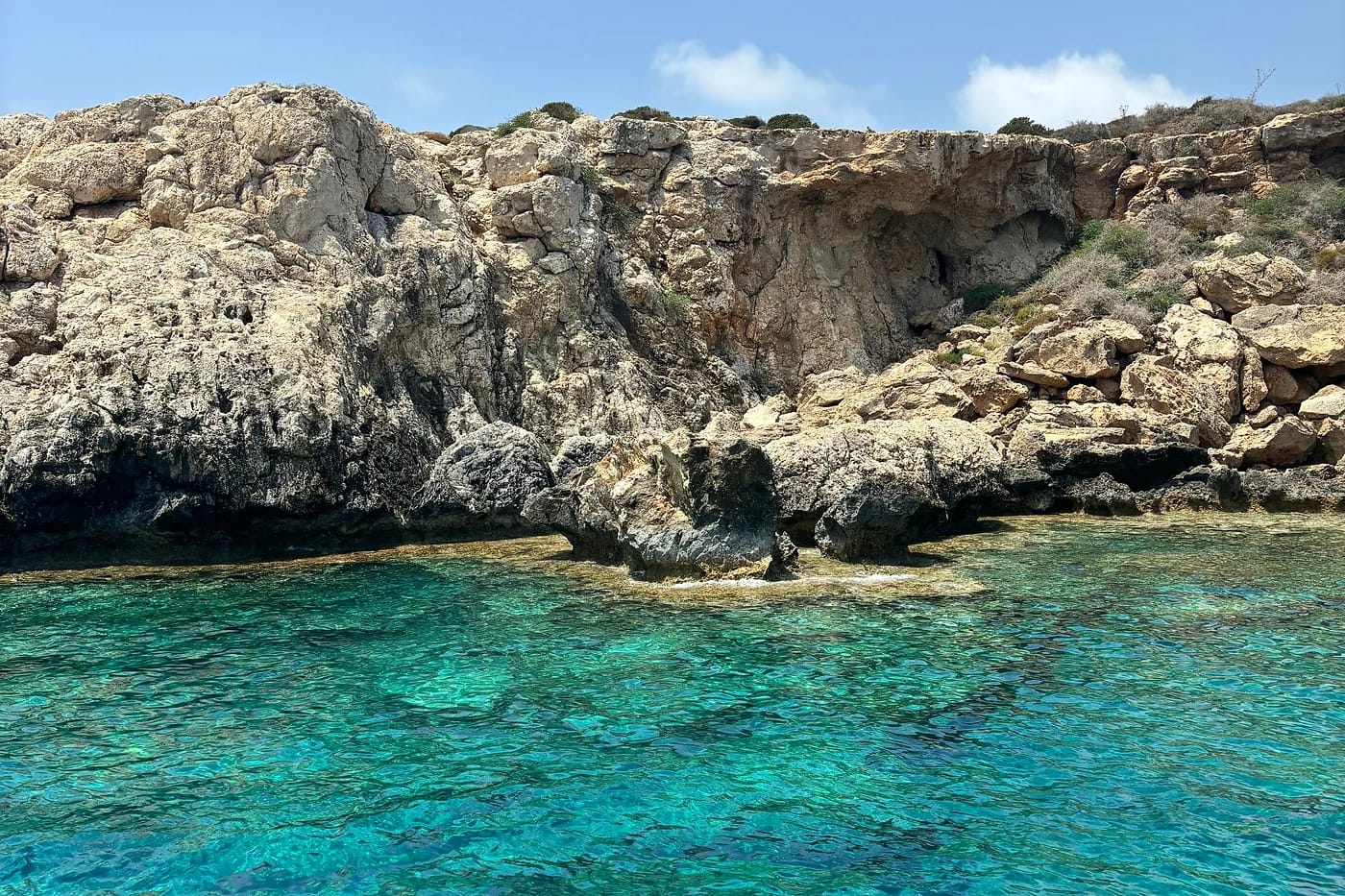 Ayia Napan turkoosi rannikko