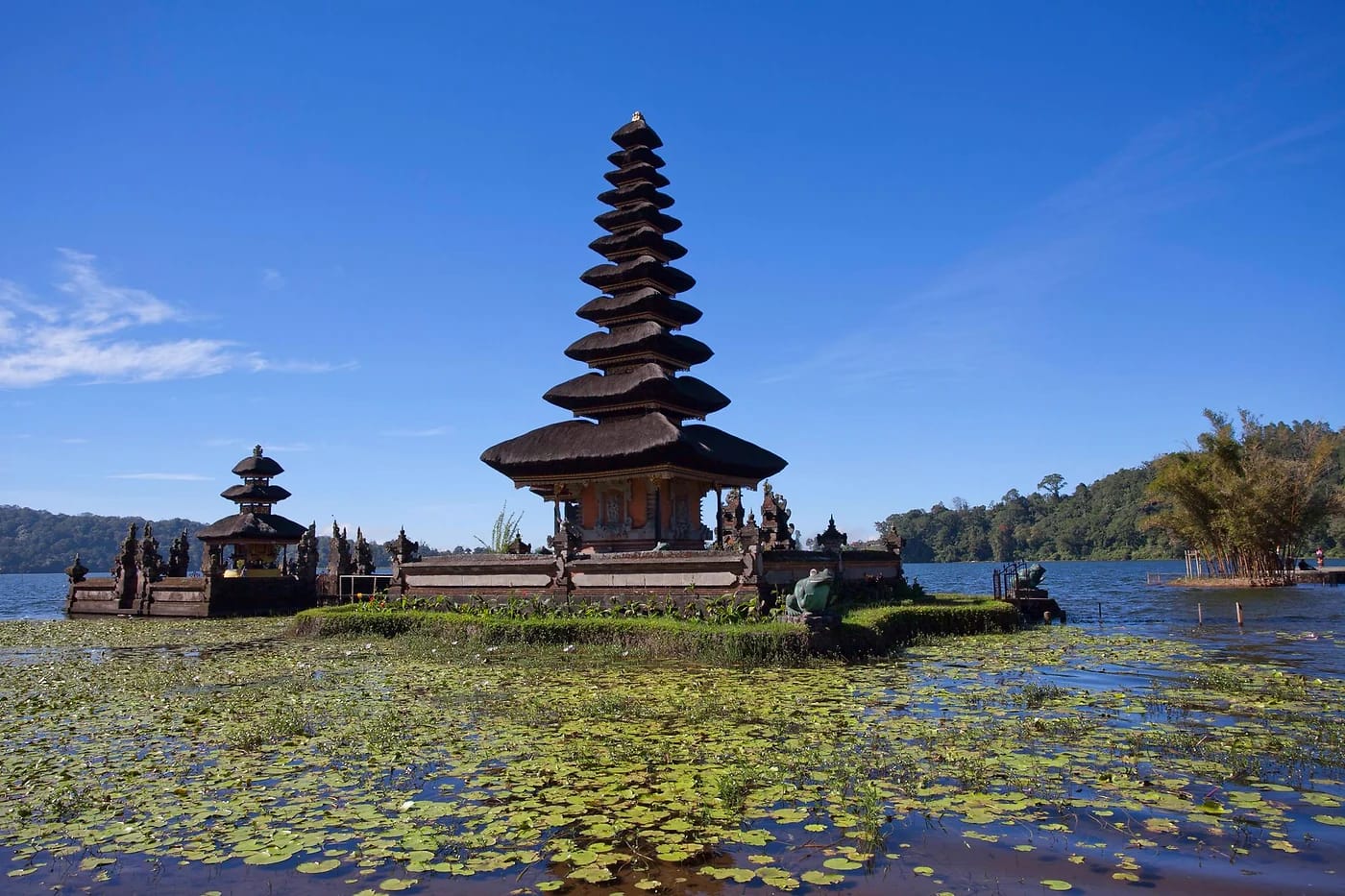 Ulun Danu Beratanin järvitemppeli