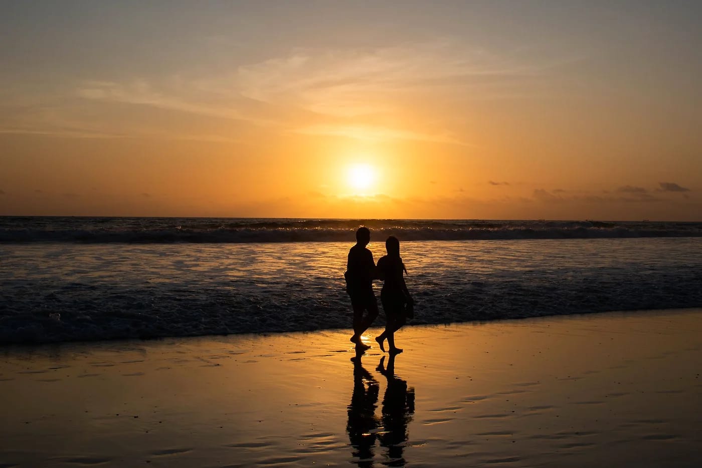 Auringonlasku Kuta Beachilla