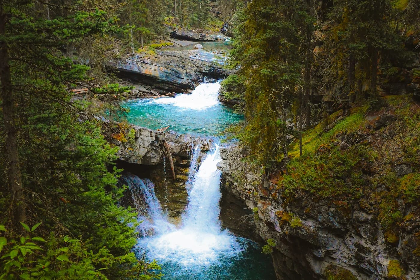 Johnston Canyonin alempi vesiputous