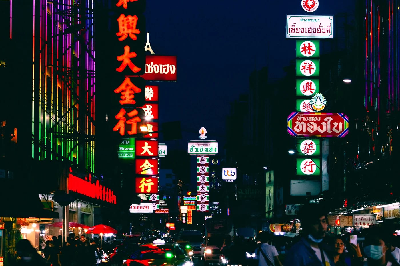 Bangkokin Chinatownin neonvalot
