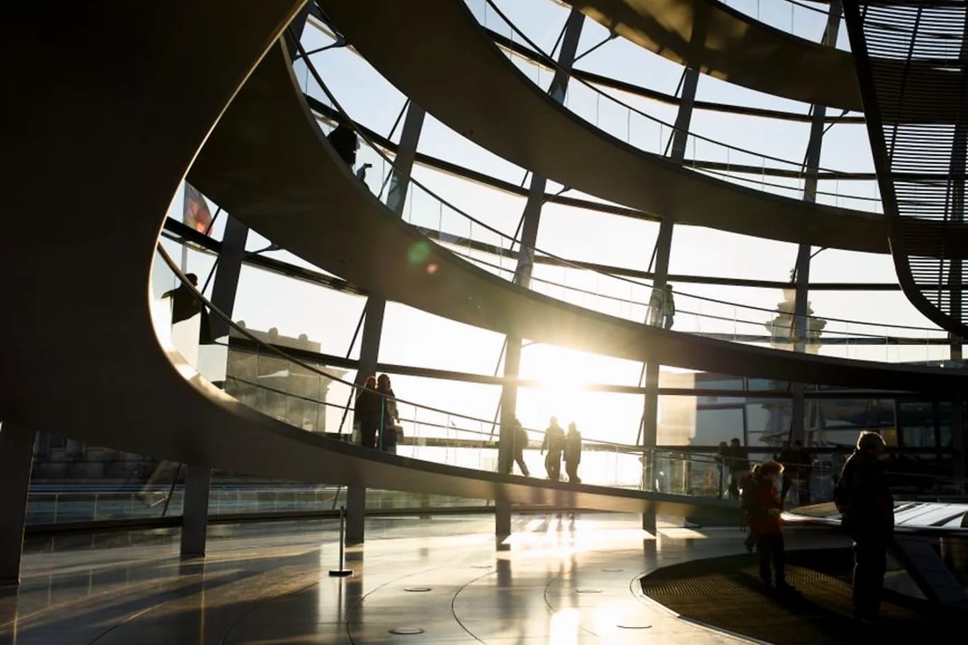Reichstagin lasikupoli sisältä