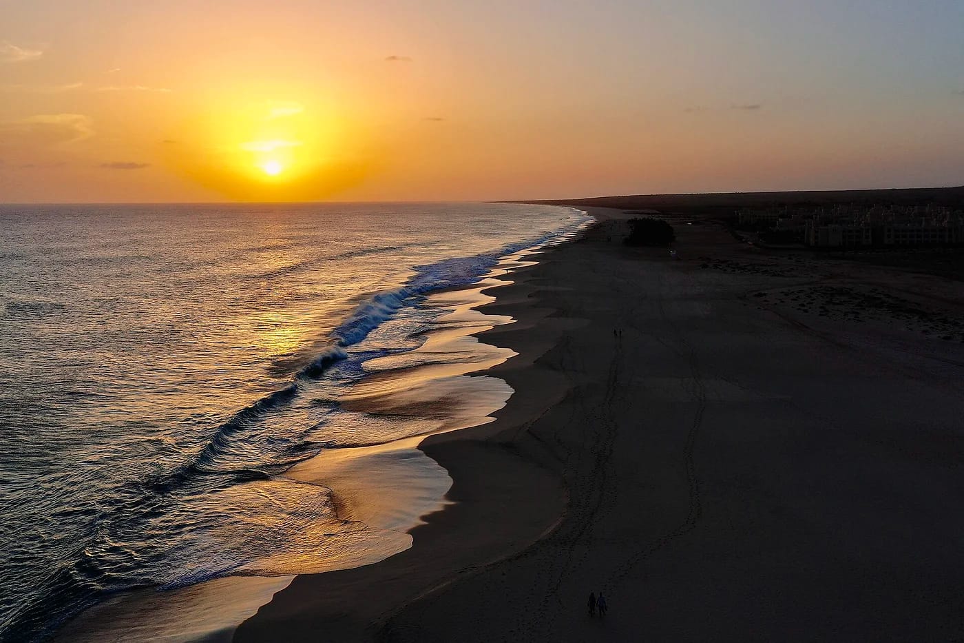 Auringonlasku Boa Vistan rannalla