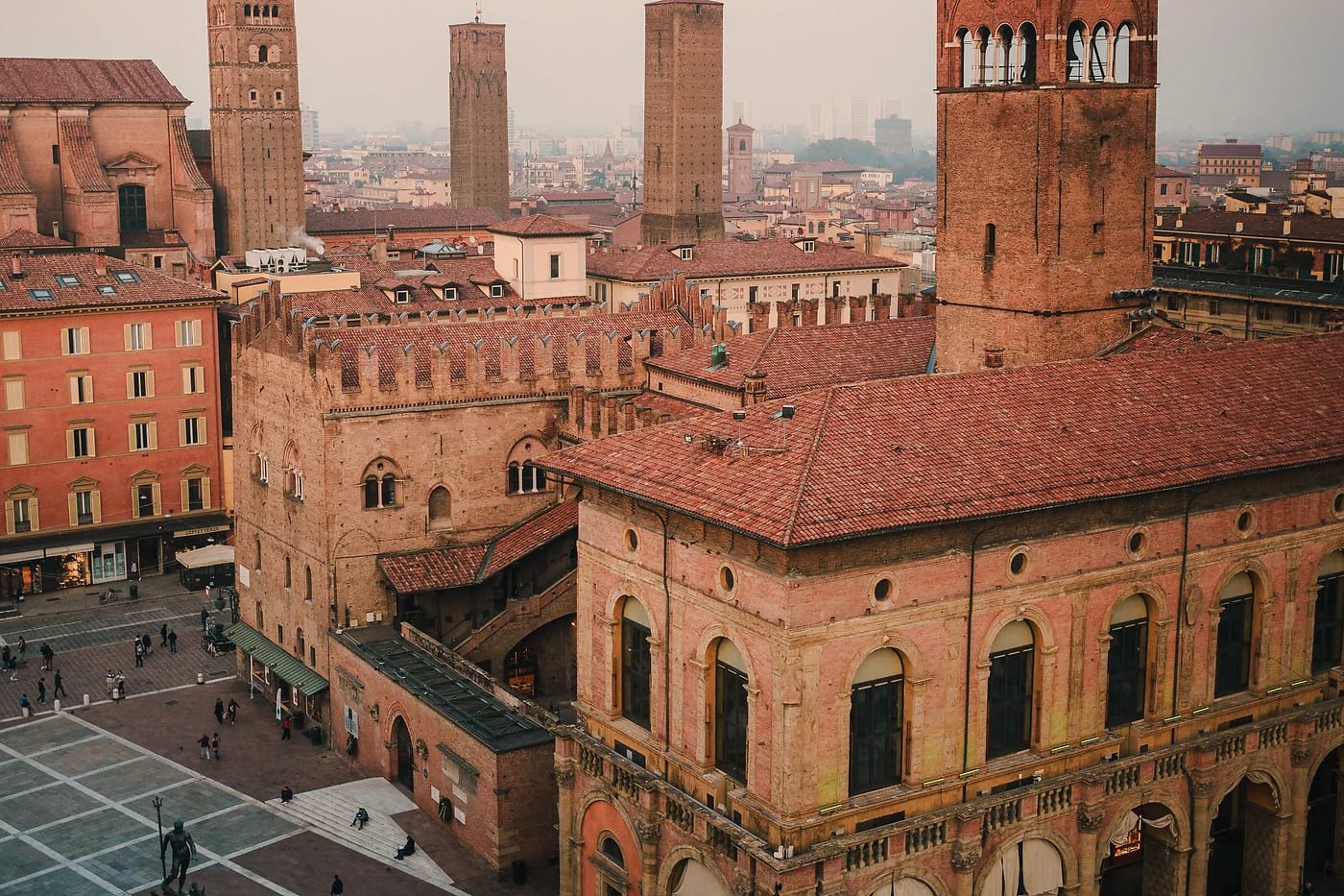 Piazza Maggiore ilmasta