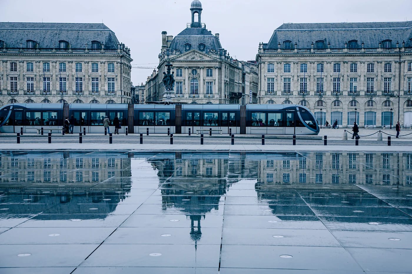 Place de la Bourse ja raitiovaunu