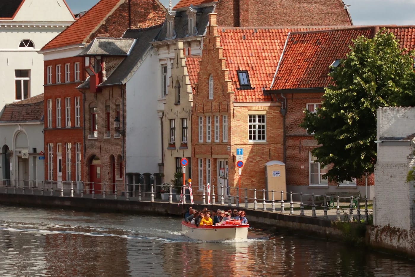 Veneretki Bruggen kanavilla