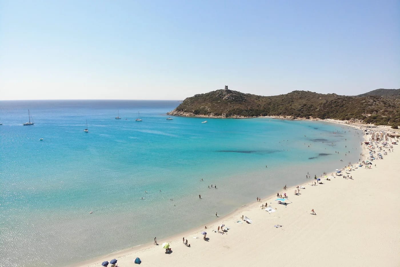Ilmakuva Sardinian turkoosista rannasta