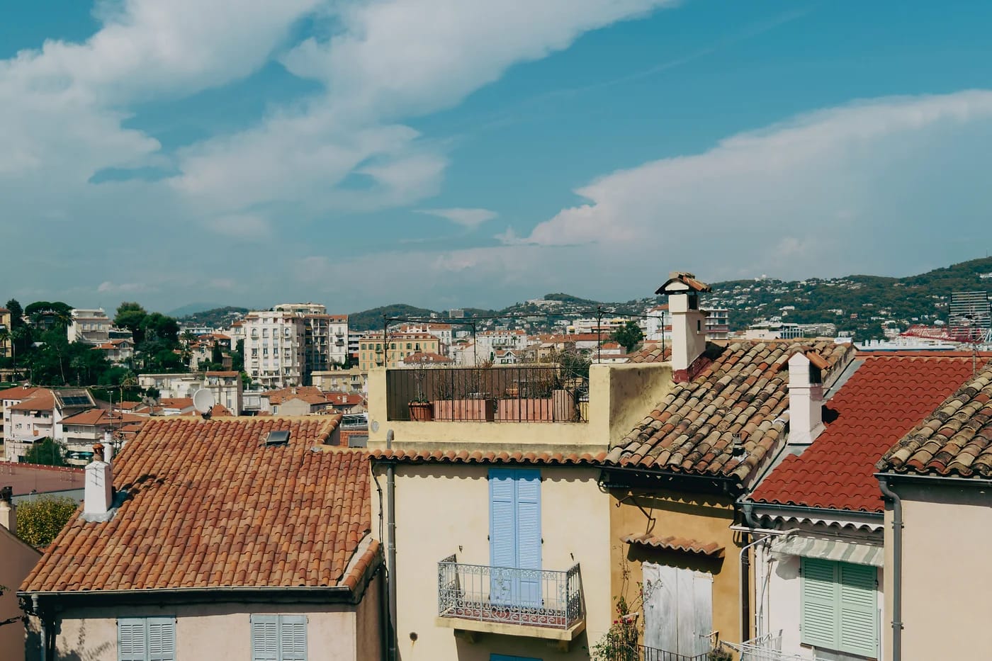 Cannesin punaiset kattoterassit