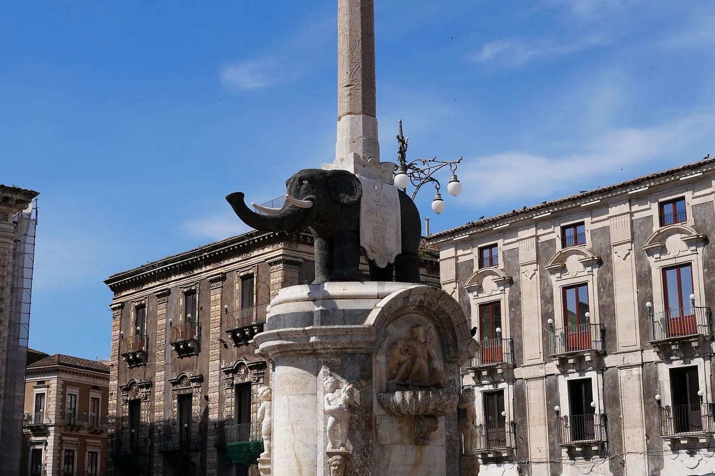 Liotru-norsupatsas Piazza del Duomolla Cataniassa