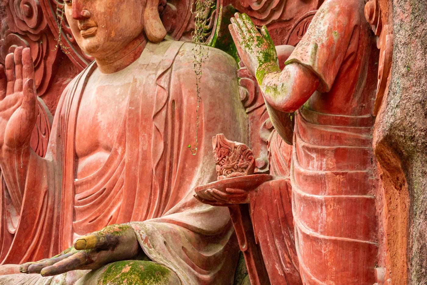 Leshanin veistoksellisia Buddha-hahmoja