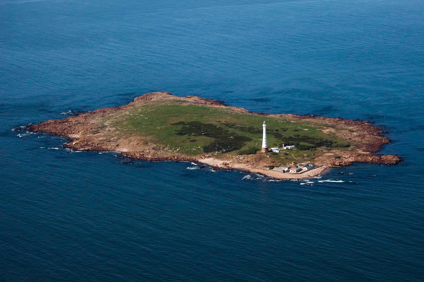 Ilmakuva Isla de Lobosista majakkoineen