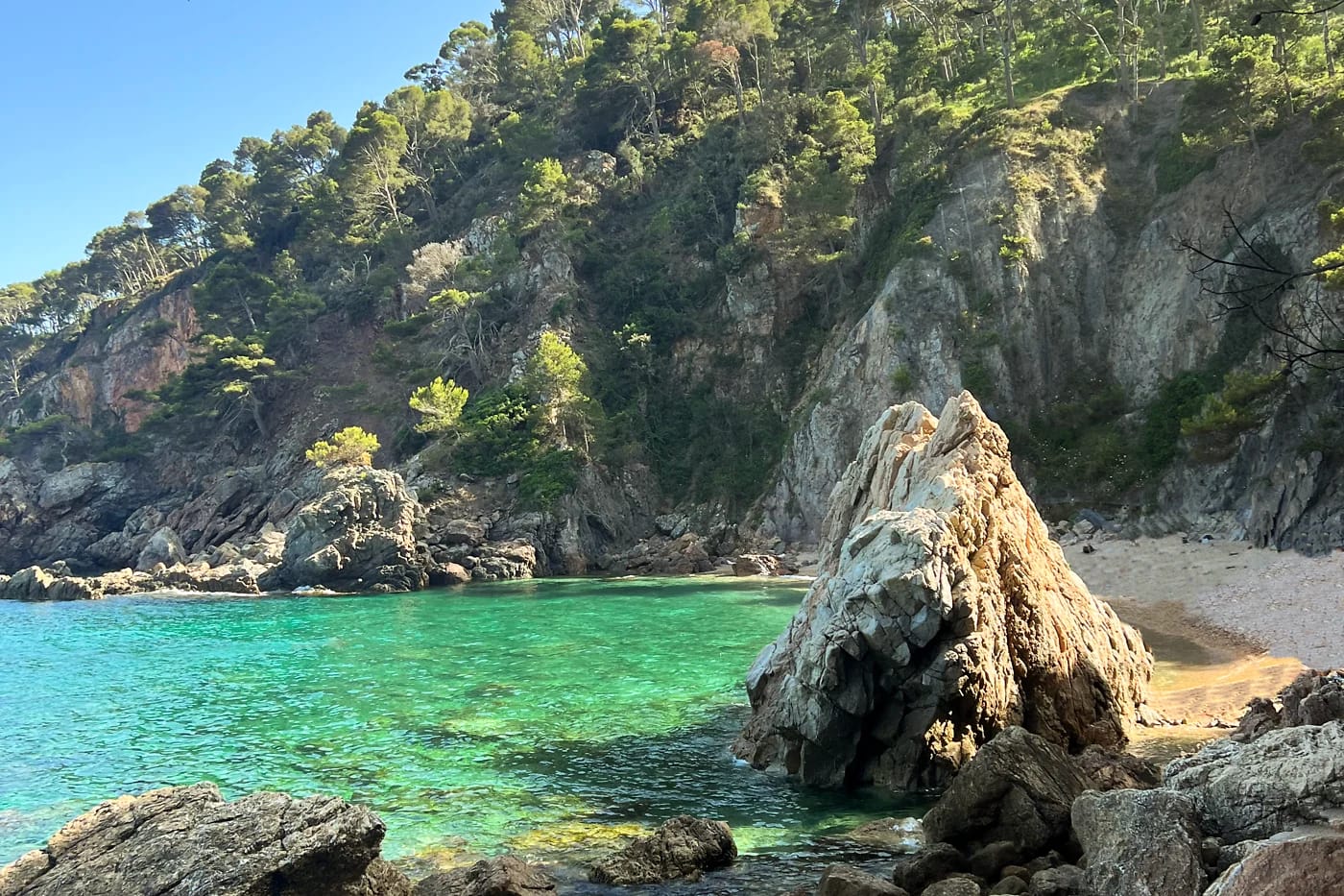 Cala Tamariuan turkoosi lahti Costa Bravalla
