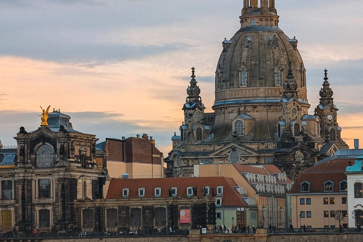 Frauenkirchen kupoli auringonlaskussa