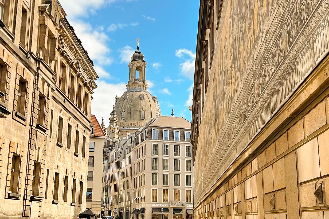 Fürstenzug ja Frauenkirche Augustusstraßella