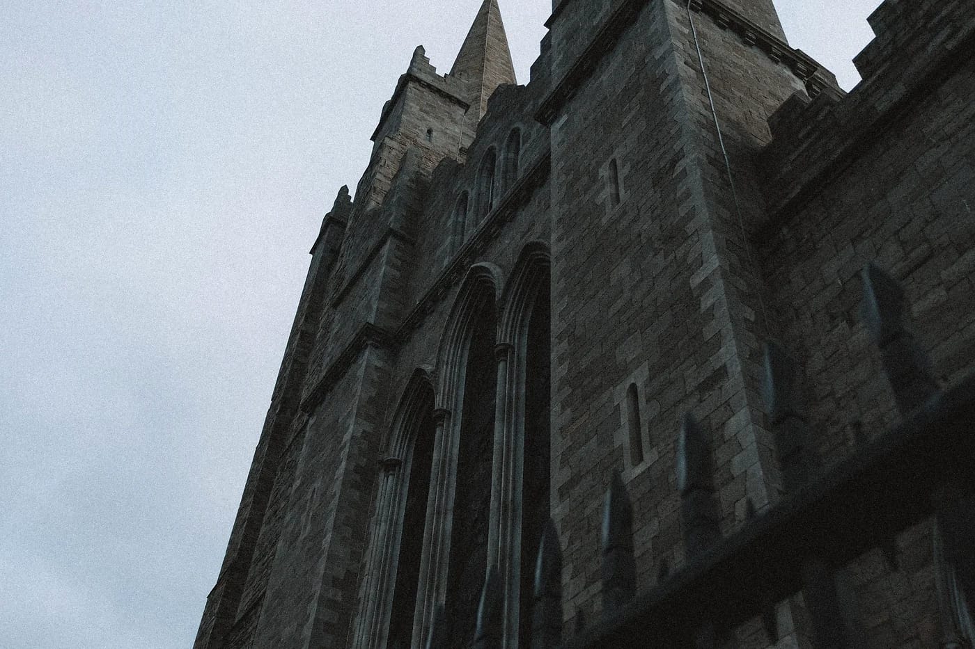 St Patrickin katedraalin goottilainen julkisivu