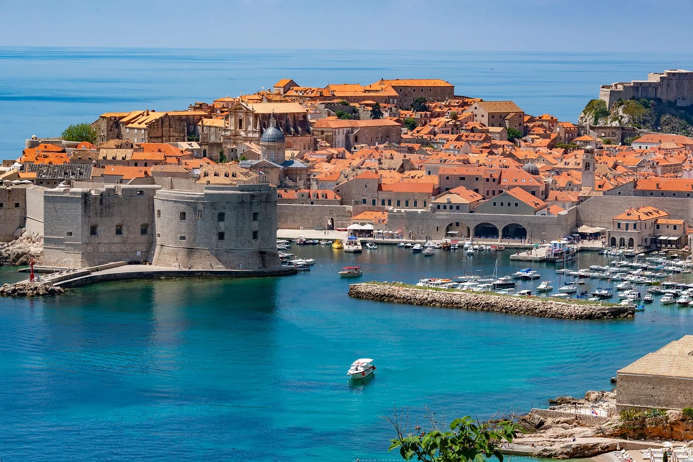 Ilmakuva Dubrovnikin linnoituksesta ja marinasta