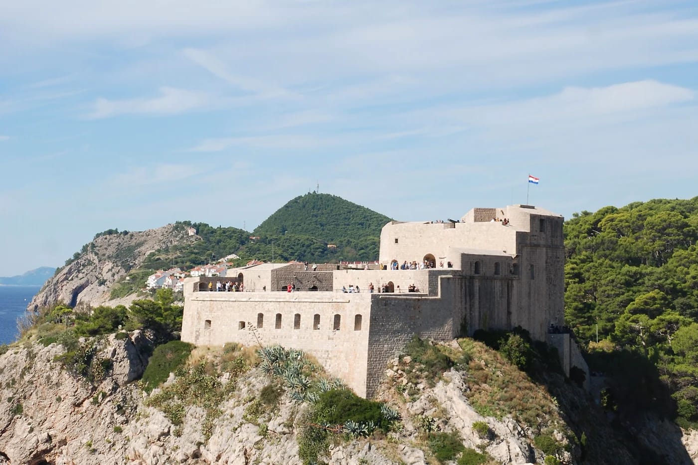 Lovrijenacin linnake kalliolla Dubrovnikissa