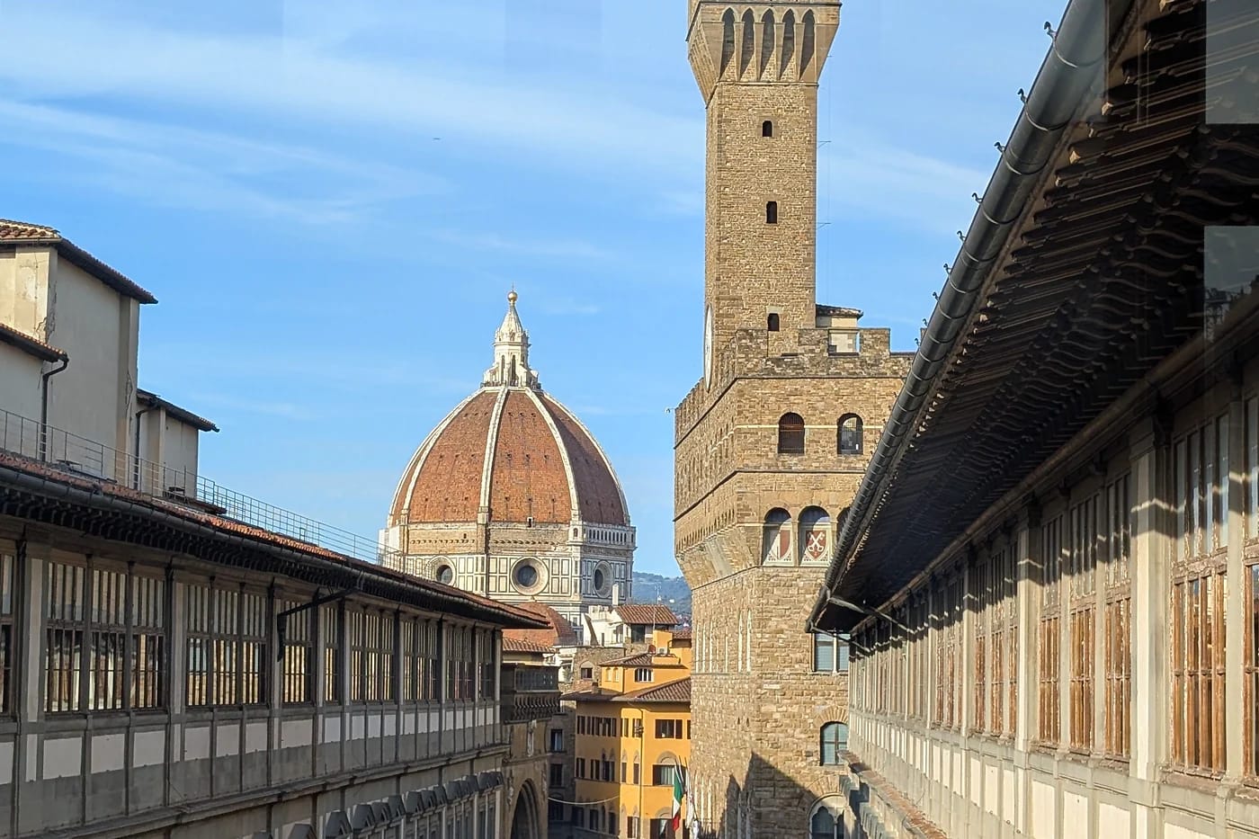 Uffizin sisäpiha ja Palazzo Vecchion torni