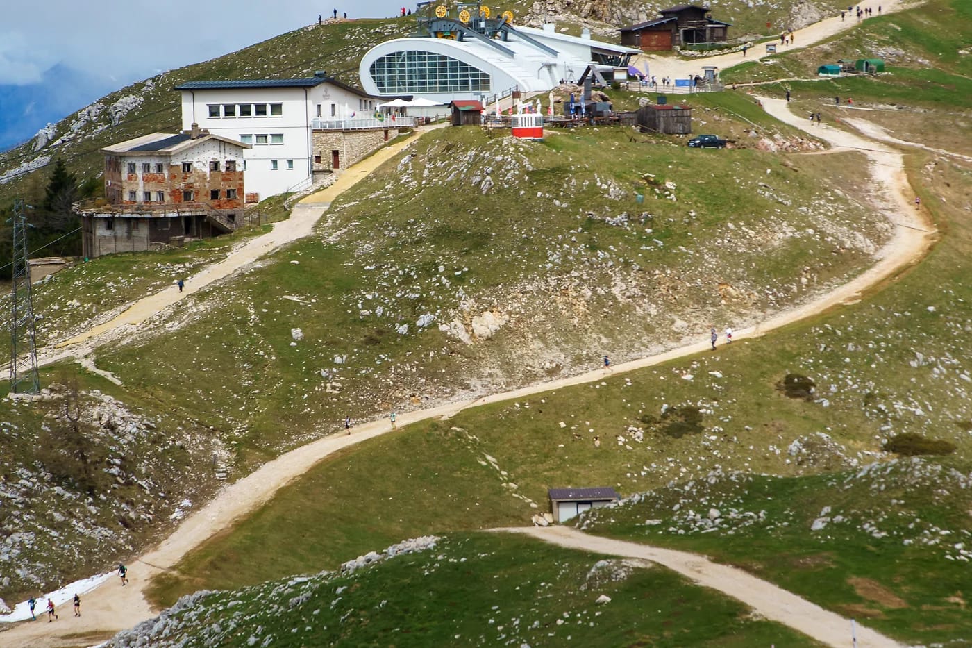 Monte Baldon polut ja köysiradan asema