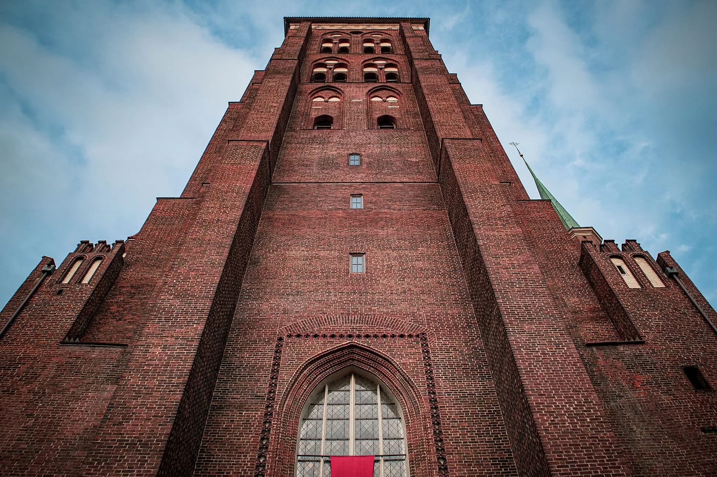 Pyhän Marian kirkon tiilitorni Gdańskissa
