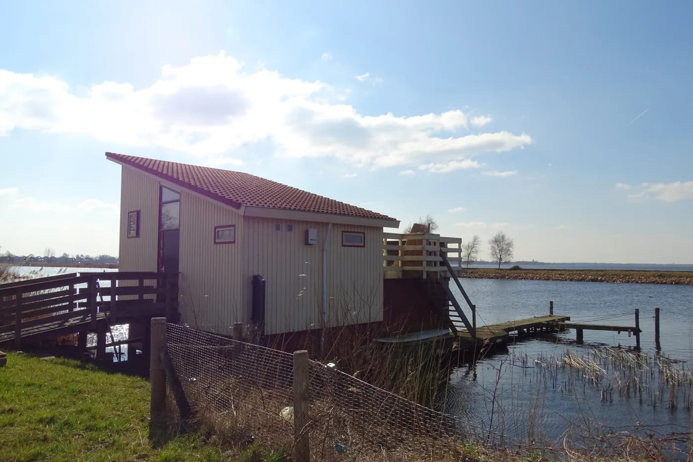 Talo avoveden äärellä Giethoornissa