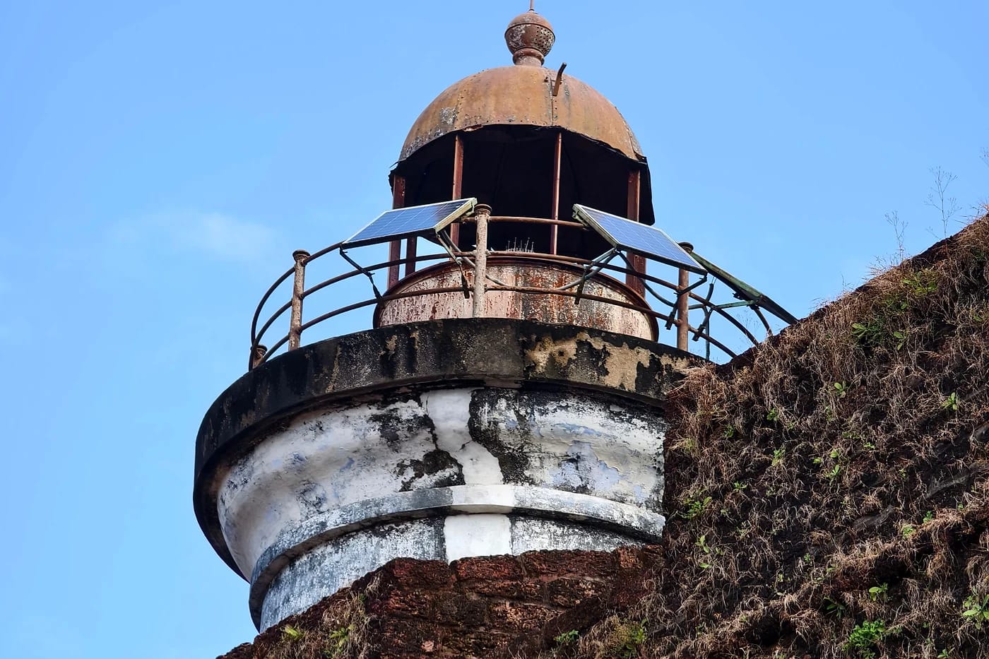 Fort Aguadan majakka linnoituksen laella Goassa