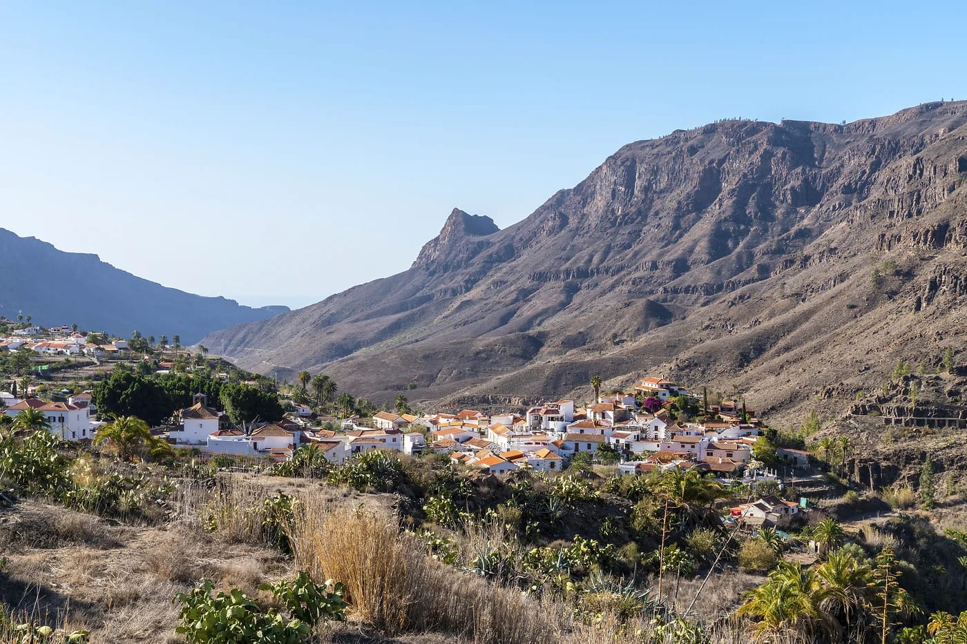 Valkoinen vuoristokylä Gran Canarian sisämaan laaksossa