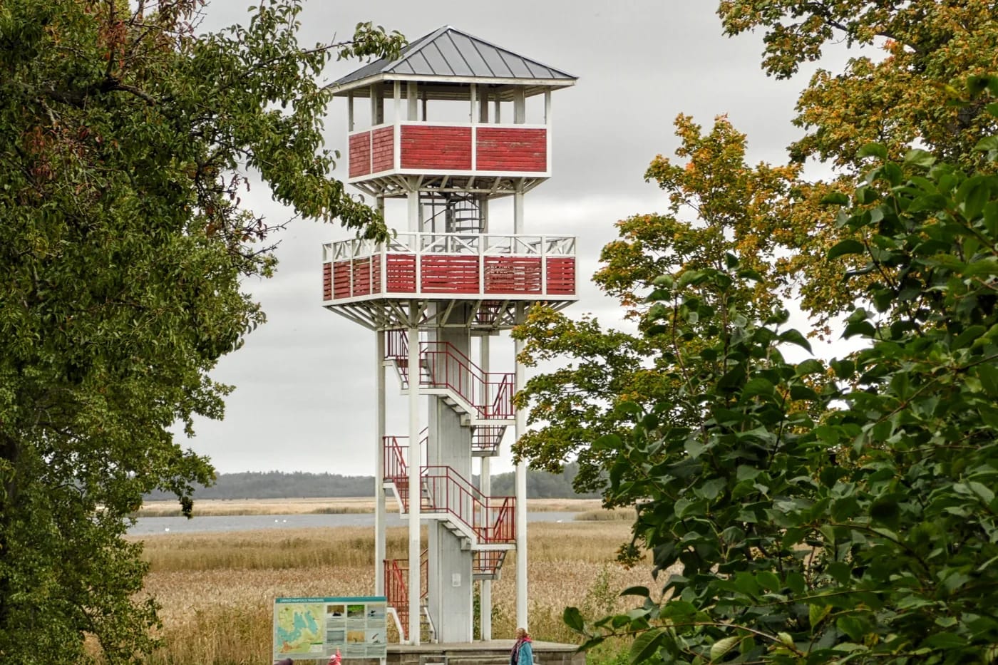 Lintutorni Haapsalun lahden rannalla
