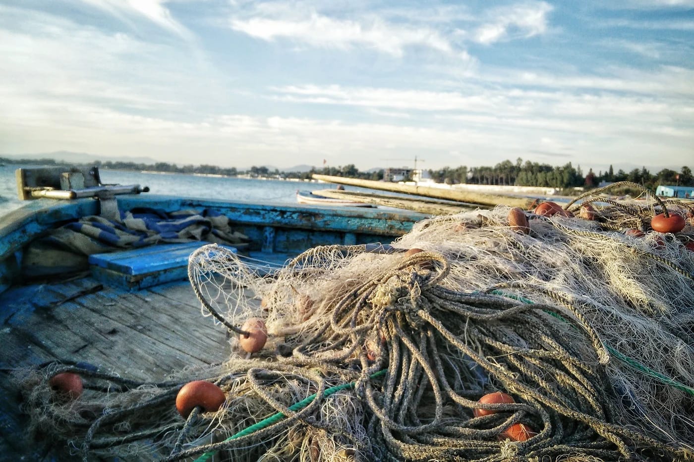 Kalastajan veneet ja verkot Hammametissa