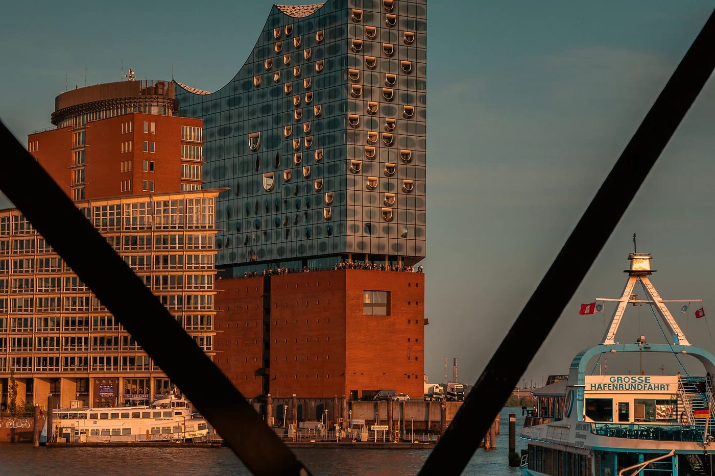 Elbphilharmonie auringonlaskussa