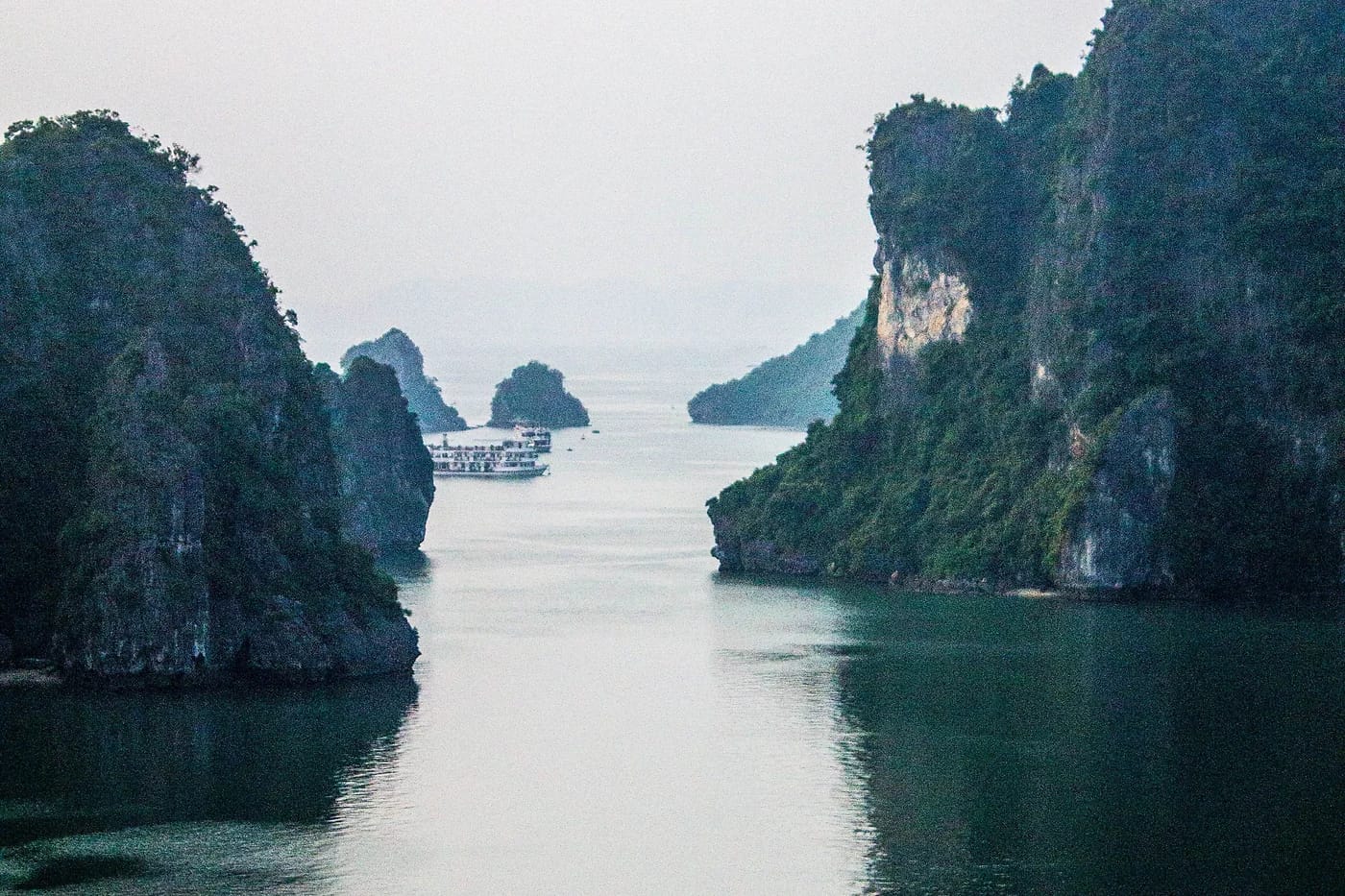 Ha Long -lahden kalkkikivimuodostelmat