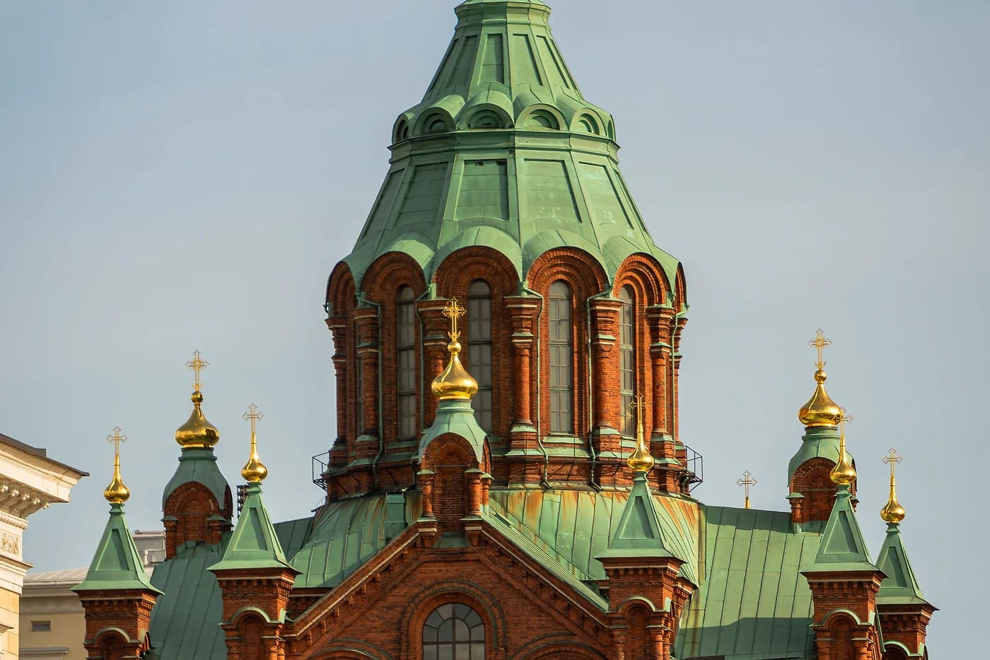 Uspenskin katedraalin kultaiset kupolit