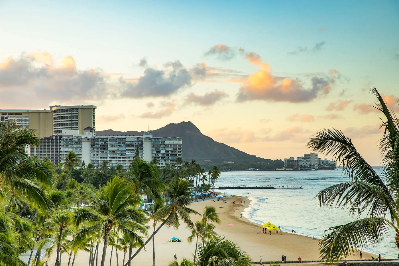 Waikiki ja Diamond Head auringonlaskussa
