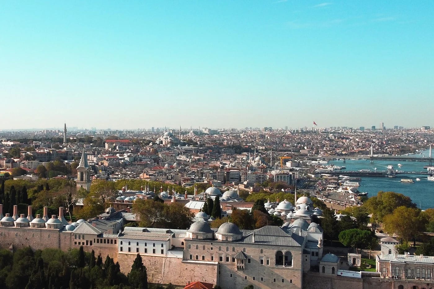 Ilmakuva Topkapı-palatsista ja Bosporinsalmesta