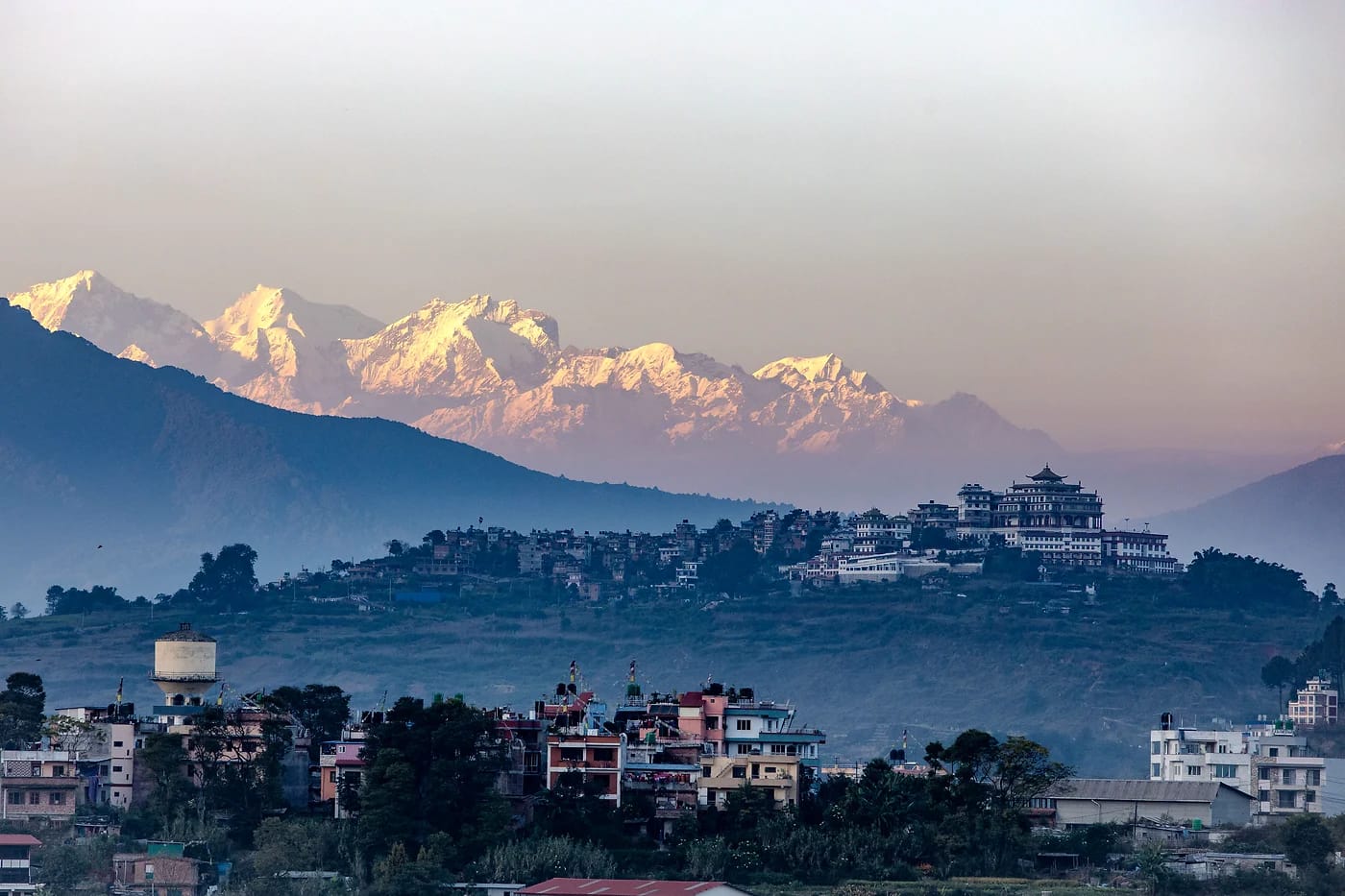 Kathmandun laakso ja Himalajan huiput auringonlaskussa