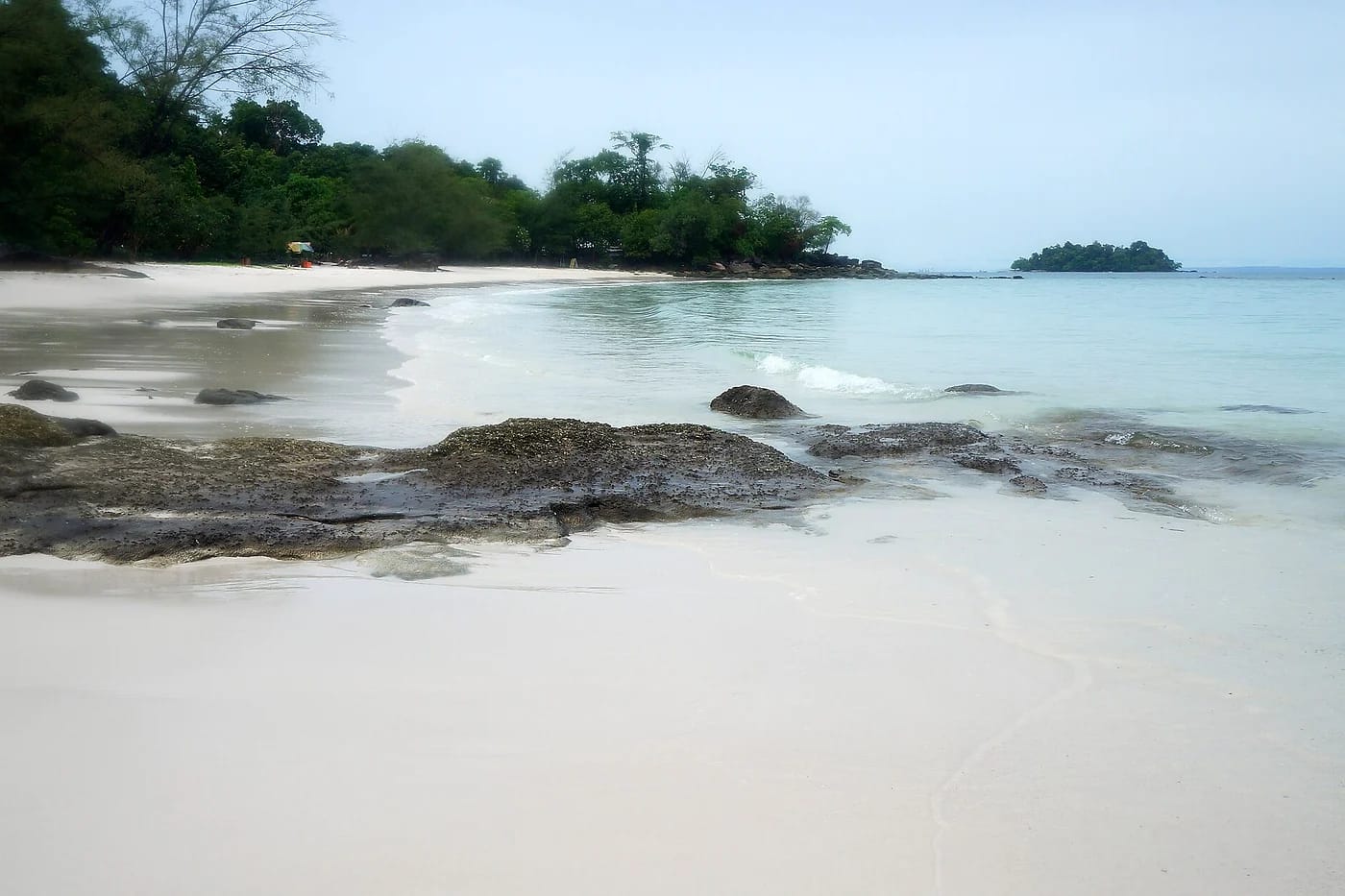 Koh Tuichin saari ja ranta