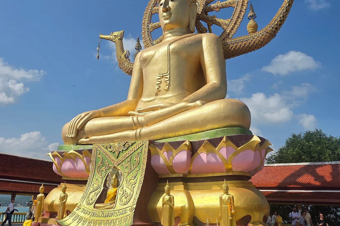 Kultainen Buddha-patsas Koh Samuilla