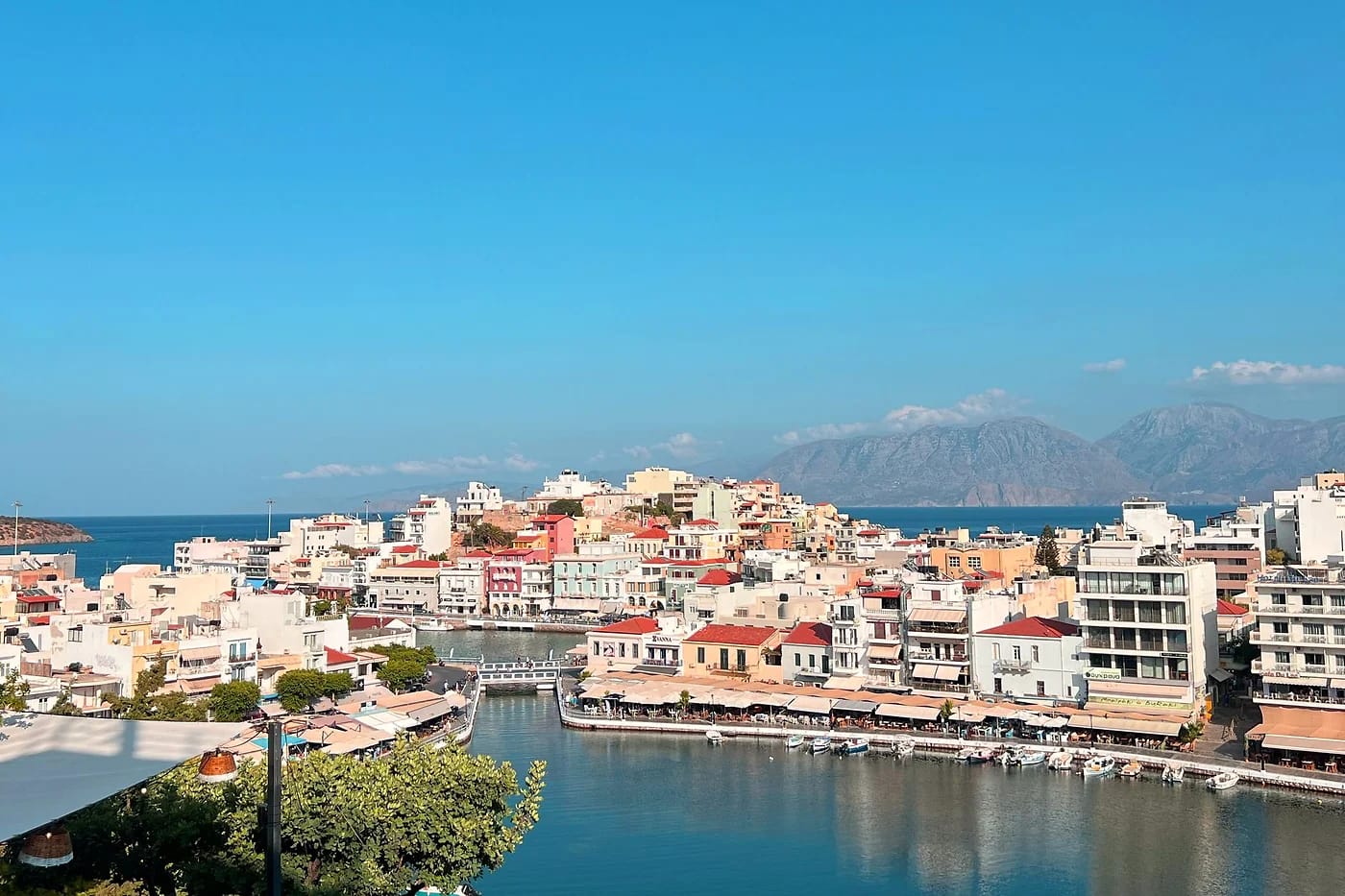 Agios Nikolaos ja Voulismeni-järvi