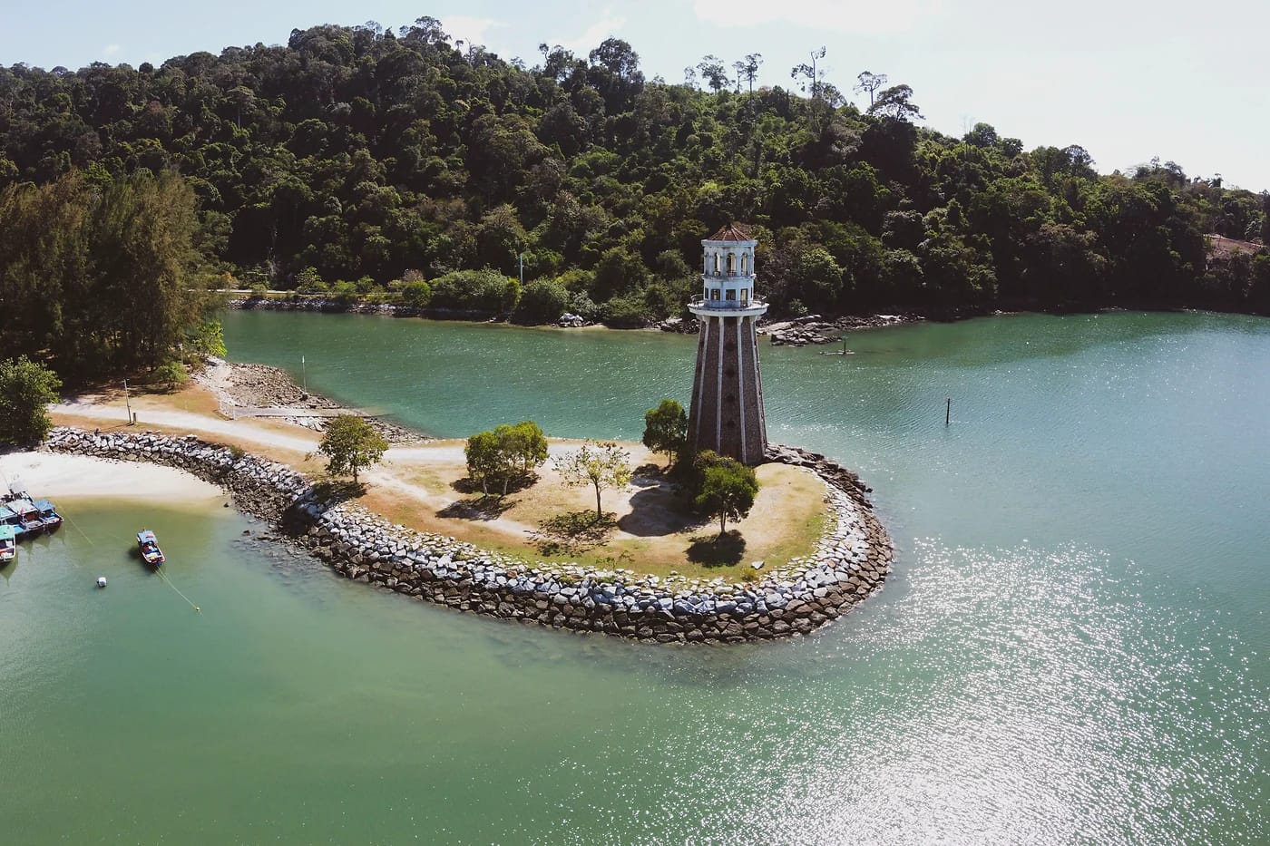 Majakkasaari Langkawin rannikolla