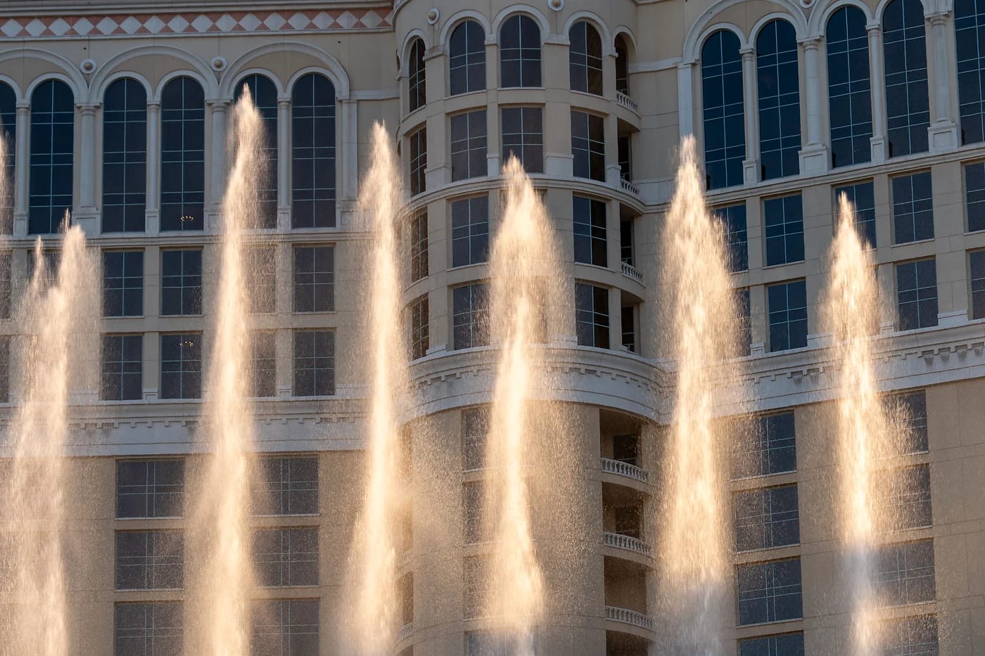 Bellagio ja suihkulähteet auringonlaskussa