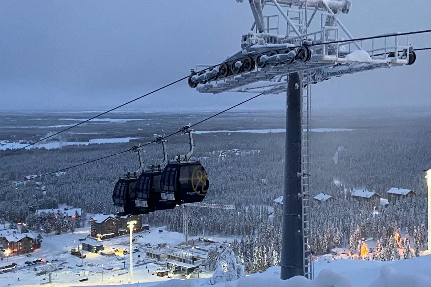 Gondolihissi Levitunturin rinteessä