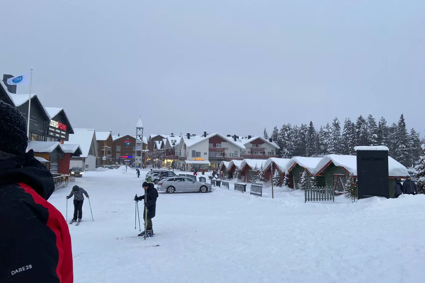 Rinteen juuren mökkejä